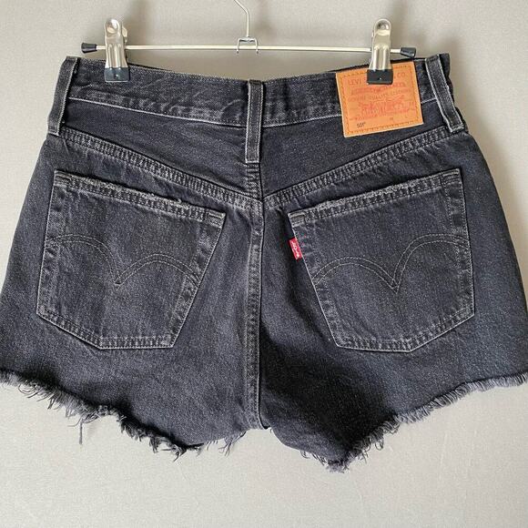 Levi's Premium 501  sz 26 gray distressed‎ jean shorts - Picture 5 of 10